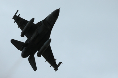 İsrail savaş uçağı bomba düşürdü!