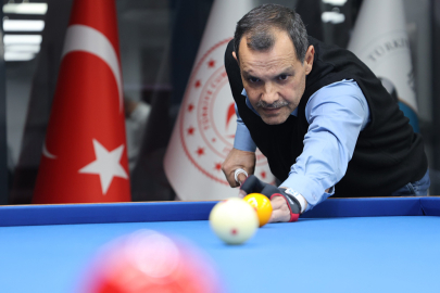 60 yaşında Türkiye Bilardo Şampiyonu mesleğiyle dikkat çekiyor