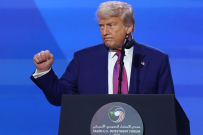 Trump: "Suriye'ye yönelik tüm yaptırımları kaldırıyoruz"