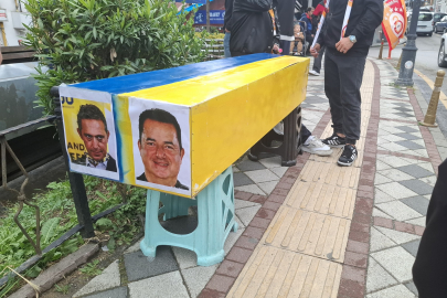 Galatasaraylı taraftarlar sarı-lacivert renkli tabutla yürüdü