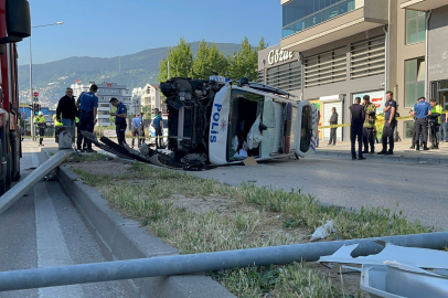 Bursa'da ihbardan dönen polis aracı takla attı: 4 yaralı