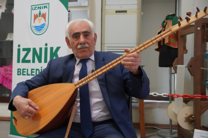 65 yıldır sazı ve kalemi elinde