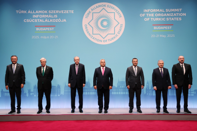 Cumhurbaşkanı Erdoğan, Türk Devletleri Teşkilatı Zirvesi'nde aile fotoğrafına katıldı