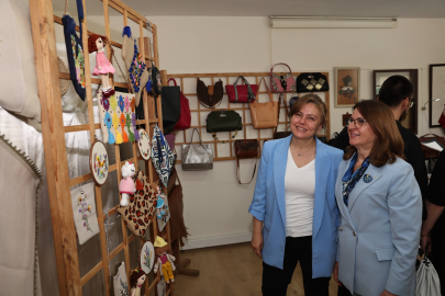 Bursa'da NİLSEM 12'nci sergiyi açtı