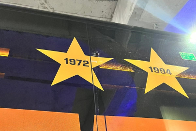 Galatasaray otobüsüne taşlı saldırı