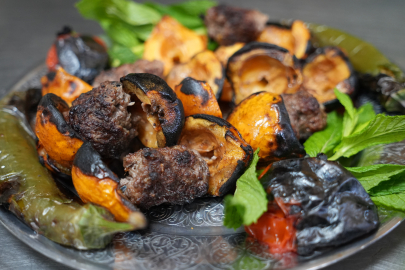 Sadece ilkbaharda bulunan kebap: Yenidünya kebabı