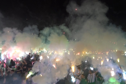 Bursaspor 62. kuruluş yıldönümünü binlerce taraftarıyla kutladı!