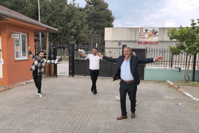 Muhtarlığı kazandı, sevincini çiftetelli oynayarak kutladı
