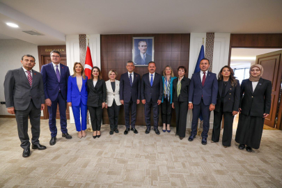 CHP lideri Özel'den Anahtar Parti'ye ziyaret