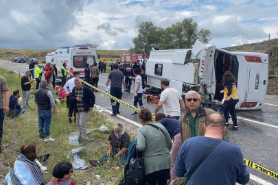 Korkunç kaza: 2 kişi öldü, 27 yaralı var