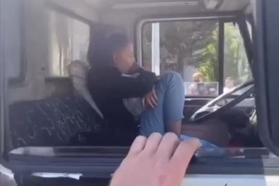 Ehliyetsiz kadın kamyon çalıp kaza yaptı