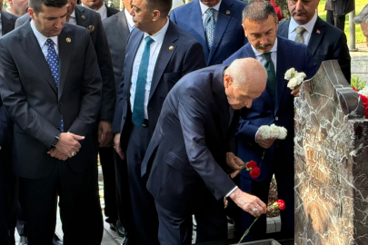 MHP Genel Başkanı Bahçeli, Alparslan Türkeş’in kabrini ziyaret etti