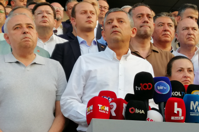 Özgür Özel, Ferdi Zeyrek'in ardından güçlükle konuştu