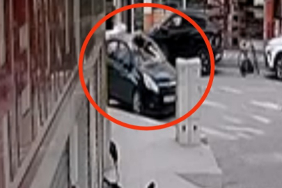 5'inci kattan otomobilin üzerine düştü! Korkunç anlar kameralara yansıdı