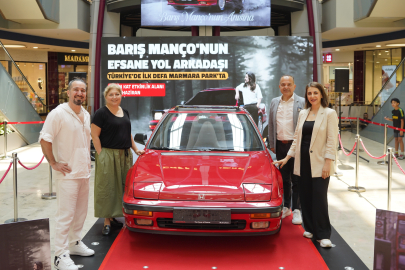 Barış Manço’nun kırmızı spor otomobili ziyaretçileriyle buluştu