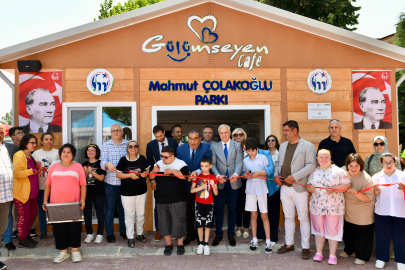 Mahmut Çolakoğlu Parkı’nda “Gülümseyen Kafe” hizmete girdi