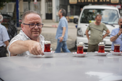Bursalı esnaftan otomobilli çay servisi