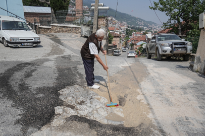 452 yıllık izi, 65 yıldır her gün temizliyor!