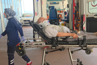 Direksiyonda fenalaşan yaşlı sürücü 4 araca çarptı