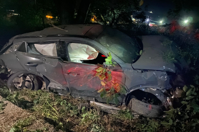 Hurdaya çıkan otomobilden yaralı kurtuldu