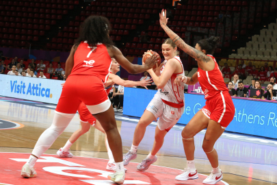 A Milli Kadın Basketbol Takımı, Avrupa Şampiyonası'ndaki ilk galibiyetini aldı