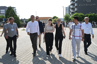 Özgür Özel, Ferdi Zeyrek'in kızı Nehir'i YKS için okula bizzat kendi getirdi