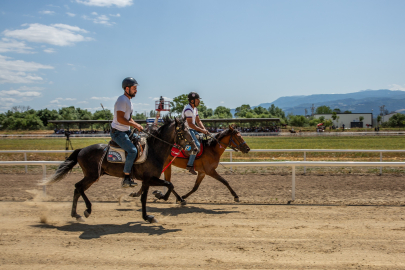 Bursa'da rahvan atları kıyasıya yarıştı