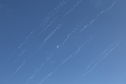 İran, ABD saldırısı sonrası İsrail'e yeni  füzeler fırlattı!