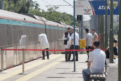 İstanbul Marmaray Ataköy istasyonunda bir kişi raylara atlayarak intihar etti.