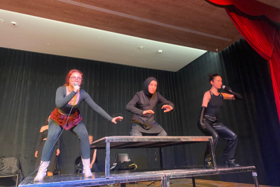 Osmangazi Belediyesi Tiyatro Okulu ‘Tersine Dünya’ ile izleyici karşısına çıkıyor