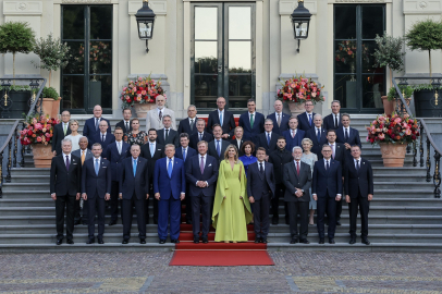 Erdoğan, NATO liderleri aile fotoğrafına katıldı