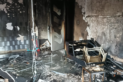 Şarja takılı telefon bataryası patladı, ev küle döndü! 8 kişi dumandan etkilendi