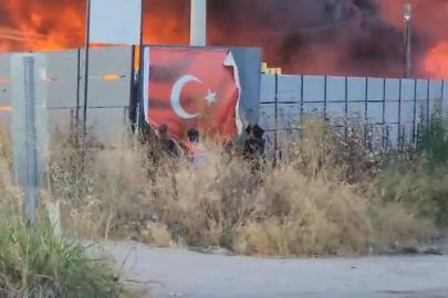Alevlere teslim olan fabrikadan Türk bayrağını böyle kurtardı
