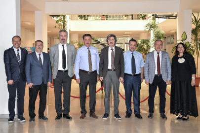 Devlet Konservatuvarında bayrak değişimi