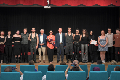 ‘Tersine Dünya’ Osmangazi’de yoğun ilgi ile sahnelendi