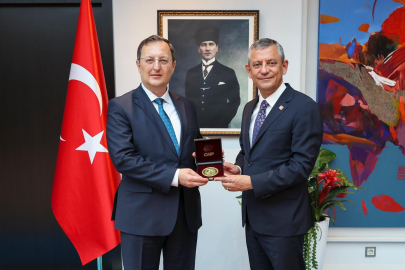 CHP Genel Başkanı Özel, Berlin Büyükelçisi Turan'ı ziyaret etti