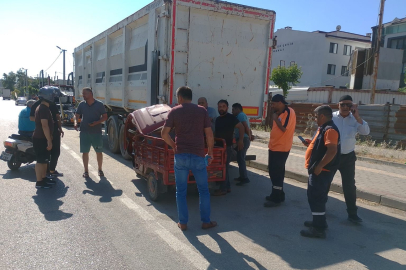 Elektrikli motosiklet park halindeki tır dorsesine çarptı: 1 yaralı