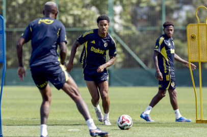 Fenerbahçe, günün ilk antrenmanını tamamladı