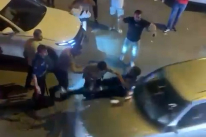 Polisin yakaladığı şüpheliyi korumak için polisleri böyle ezdi