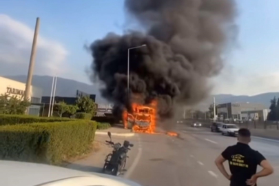 Bursa'da kamyonet bir anda alev topuna döndü
