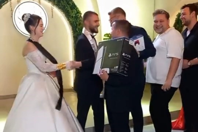 Bursa'da gelin ve damada Playstation taktılar