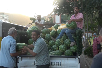 Züccaciye mağazası 20 ton karpuz dağıttı
