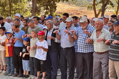 Eller yağmur ve orman yangınları için semaya açıldı