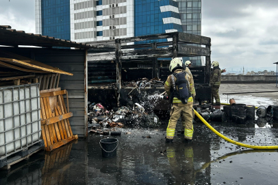 Kamyonette çıkan yangın Tesla araca sıçradı, dün aldığı otomobil zarar gördü