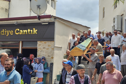 Ambulans kazasında hayatını kaybeden felçli kadın son yolculuğuna uğurlandı
