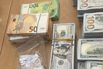 Çanta dolusu euro, dolar ve altın sınırda yakalandı