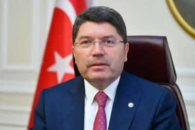 Bakan Tunç: "Sındırgı'da depremde yıkılan, bina sahibi ve müteahhidi gözaltına alınmıştır"