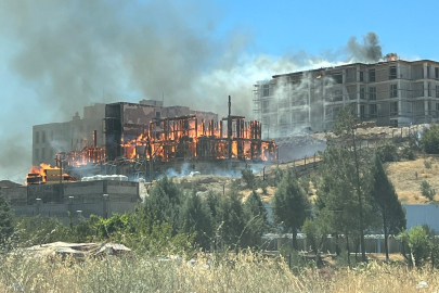 Lojman inşaatında yangın dehşeti