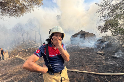 Bergama’da orman yangını: Alevler evlere sıçradı