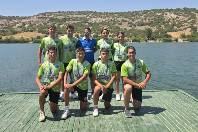 Bursa Büyükşehir Belediyesporlu kanocular madalyaları topladı